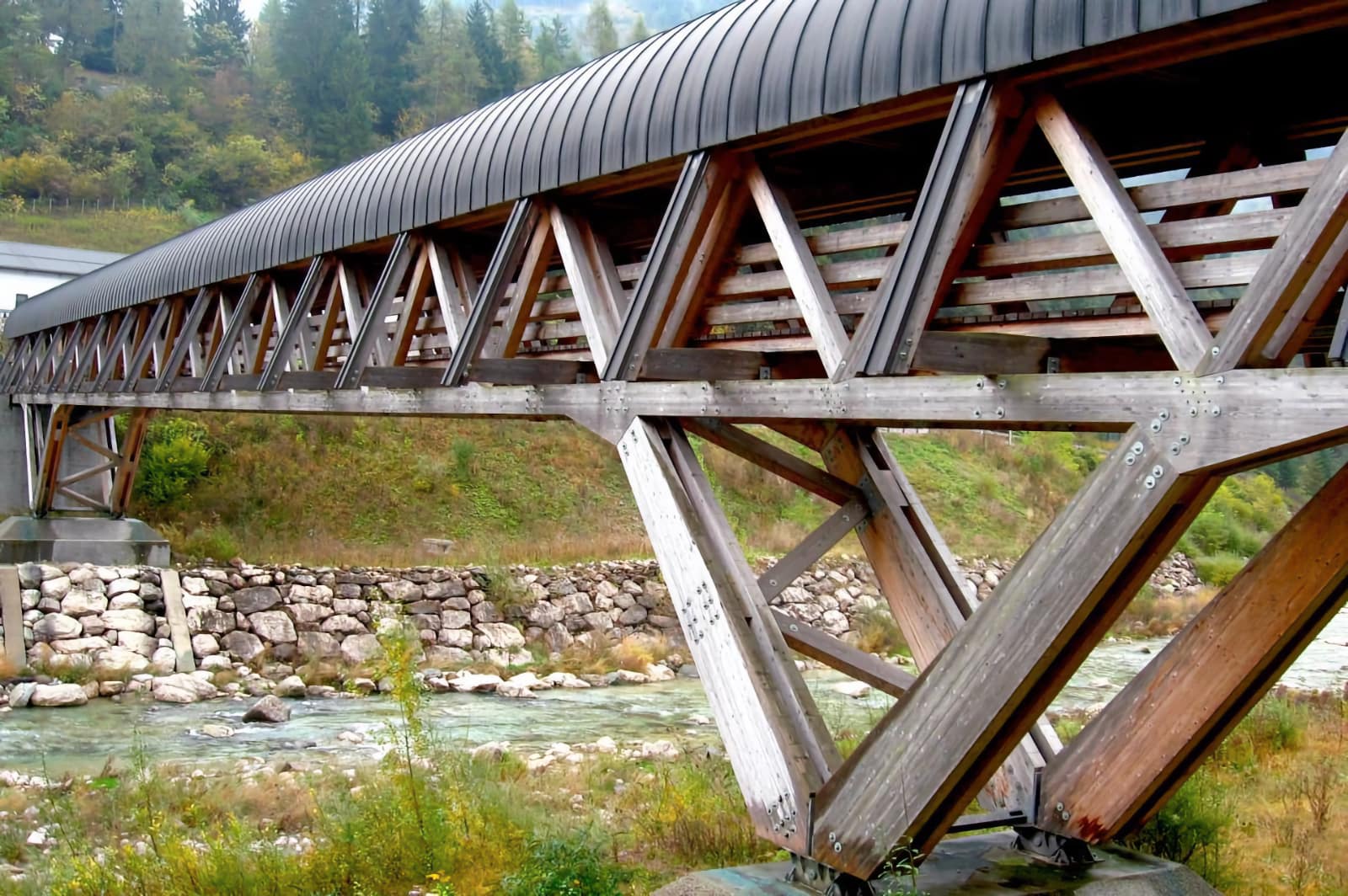 Durability of cycle-pedestrian footbridges